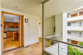 Bright coastal apartment with pool, balcony & beach access close by - 4