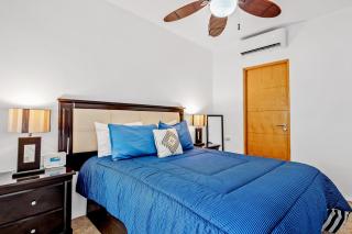 Ocean-view condo with pools, roof deck, lounge, private balcony, & AC - 9