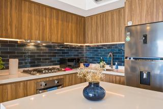 Stylish oceanfront condo with infinity pool, rooftop deck & beach access - 3