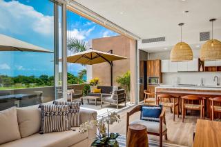 Ocean-view getaway with patio, grill, roof deck, & on-site pools - 5