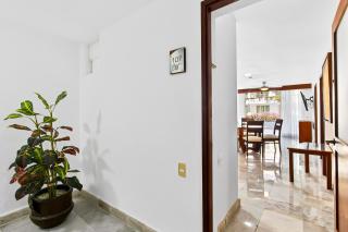 Stylish hillside suite w/rooftop pool, gym access, AC & family-friendly layout - 7