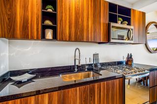 Mountain-view apartment near beach with balcony, rooftop pool, gym, & Ping-Pong - 7