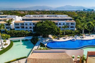 Lovely studio with private outdoor pool, on-site golf, patio, & AC - 0