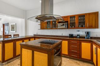 Elegant oceanview suite with heated pool, private hot tub & terrace dining - 1