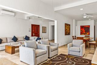 Elegant oceanview suite with heated pool, private hot tub & terrace dining - 6