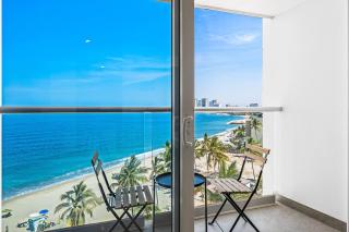 Modern oceanfront studio with breathtaking sunsets, heated pools & beach access - 6