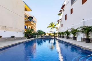 Stylish coastal condo with pool, private balcony & stunning ocean views - 9