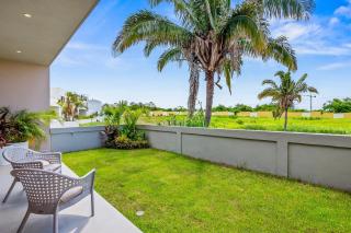 Ocean-view getaway with patio, grill, roof deck, & on-site pools - 8