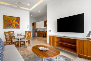 4th-floor oceanfront condo with balcony, outdoor pool, ocean views & AC - 6