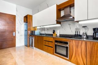 4th-floor oceanfront condo with balcony, outdoor pool, ocean views & AC - 3