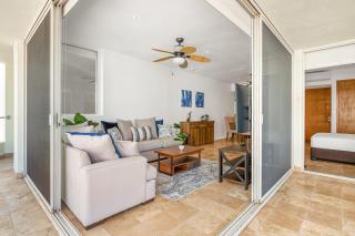 Ocean-view condo with resort pool & sundeck - 4