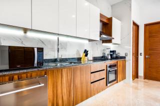 4th-floor oceanfront condo with balcony, outdoor pool, ocean views & AC - 1