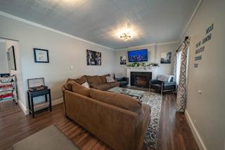 Relaxing hot tub, games, & BBQ, near downtown fun! - 7