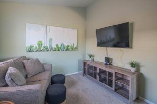 StayShores Chic Retreat – Pool HotTubSweet Sleep - 2