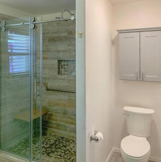 StayShores Chic Retreat – Pool HotTubSweet Sleep - 3