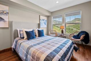 Lovely mountain condo w/hot tub & private balcony - 5