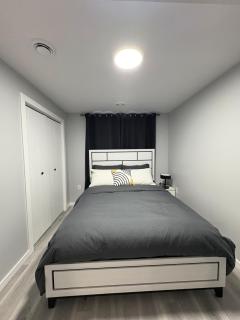 Spacious Suite Parking Self Check In WiFi - 4