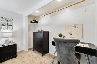 *New* Gorgeous Space w/Big Rooms, Perfect Location - 6