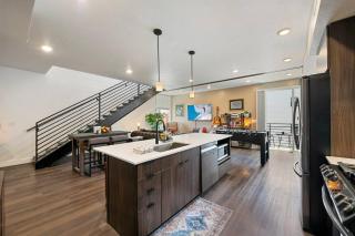 Chic, Stylish, & Fun Downtown Loft w/Free Parking - 9