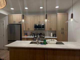 Modern Haven Retreat 3BR 2 and Half Bath 12min to WEM 10min to Big Lake and Lois Hole Park - 1