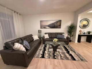 Modern Haven Retreat 3BR 2 and Half Bath 12min to WEM 10min to Big Lake and Lois Hole Park - 7