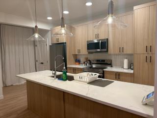 Modern Haven Retreat 3BR 2 and Half Bath 12min to WEM 10min to Big Lake and Lois Hole Park - 2