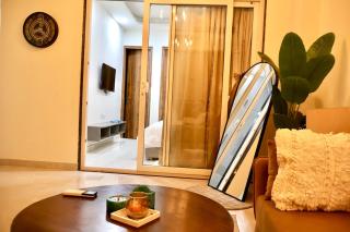 Modern fully furnished 1 bhk on golf course road - 4