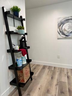 1110 W 40th pl Rm 9 - 3