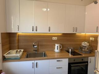 Katherine's 'nest' 30 metres to best beach in town - 8