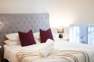 Stylish Luxe CBD 2BR APT in QV • Melbourne Central - 1