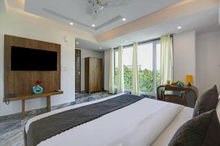 Hotel The Emporio Grand 5 Mints walking from Vaishali Metro Station - 1