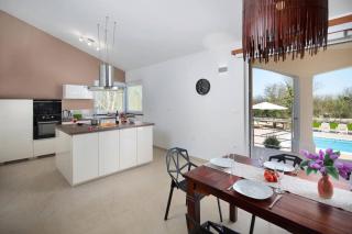 Villa Vivian by Villa Plus - 5