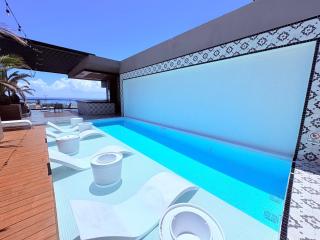 Queen Suite Oasis Just Minutes from the Beach - 6