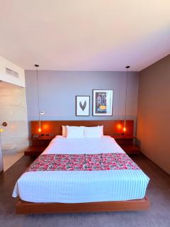 Queen Suite Oasis Just Minutes from the Beach - 6