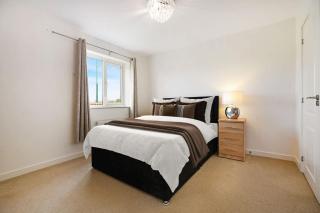 4-Bed Comfort Stylish Home in Central Barnsley - 9