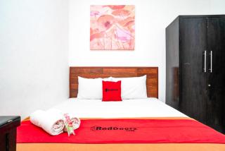 RedDoorz Plus @ Pasar Baru - 0