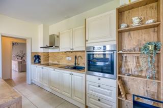 Hedonistic Vineyard Estate - Happy Rentals - 3