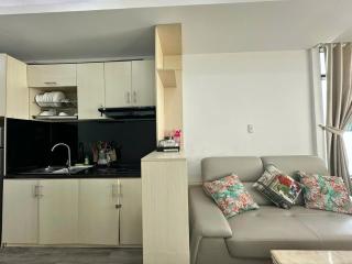 Beachside apartment with the sea view at the center - 1