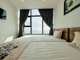 Beachside apartment with the sea view at the center - 2
