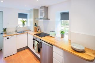 Stylish Garden Apartment Central Exmouth Sleeps 3 - 4
