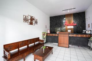 RedDoorz near Alun Alun Magetan - 3