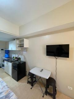La Maria Rentals - Stay Across SM City, 2 Double Beds with Wi-Fi - 9