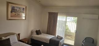 Emerald Explorers Inn - 6