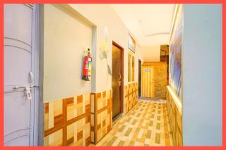 Hotel Crown River-a G - 8