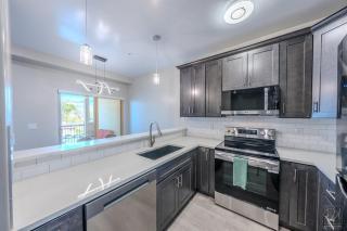 Premium 3BR Suite for Family & Friends Waffles too - 1
