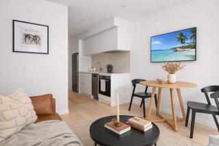 Stylish Stay on Courtenay - 1BR APT - 2