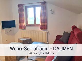 Bauernhof Finkel - Ferienwohnungen mit Balkon - Bergsicht - Traktor mitfahren - Tiere streicheln - entspannter Familienurlaub - zentrale Lage nahe Oberstdorf - 1