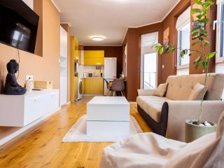 Romantic Loft with Jacuzzi Bath near Center - 9