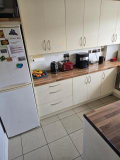 The Urban Nest - cozy shared room, in south west London - 8