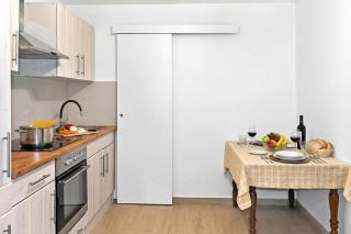 4 - Bedroom House With Hot Tub & Sauna - Happy Rentals - 8